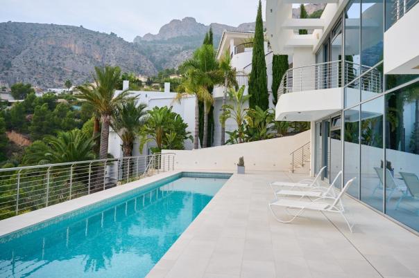5 bed villa in Altea