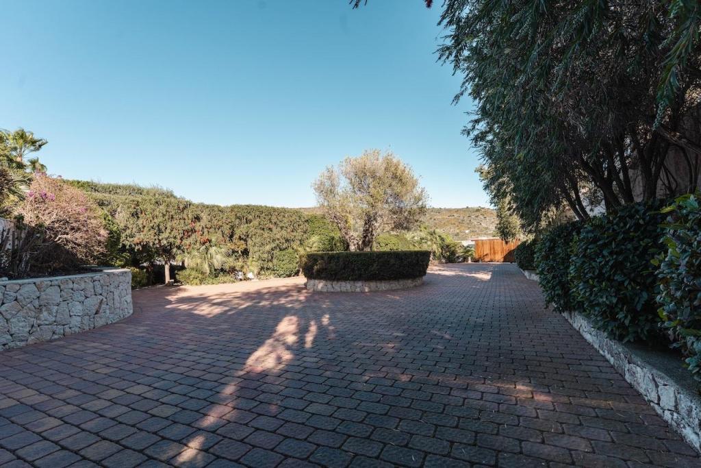 6 bed villas in Moraira