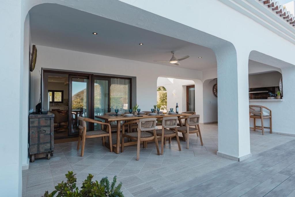 6 bed villas in Moraira