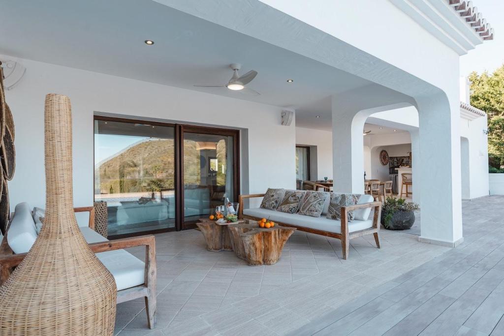 6 bed villas in Moraira