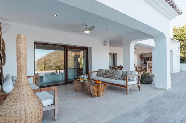 6 bed villas in Moraira