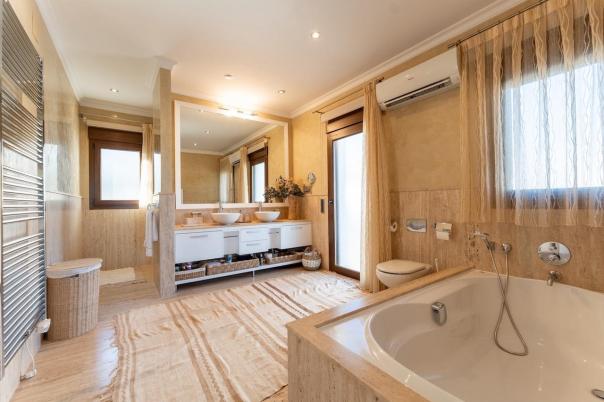 6 bed villas in Moraira