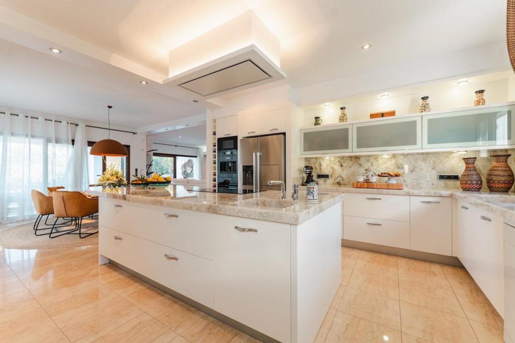 6 bed villas in Moraira