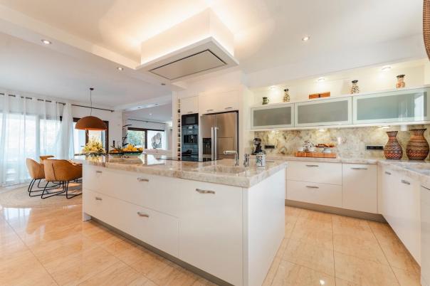 6 bed villas in Moraira
