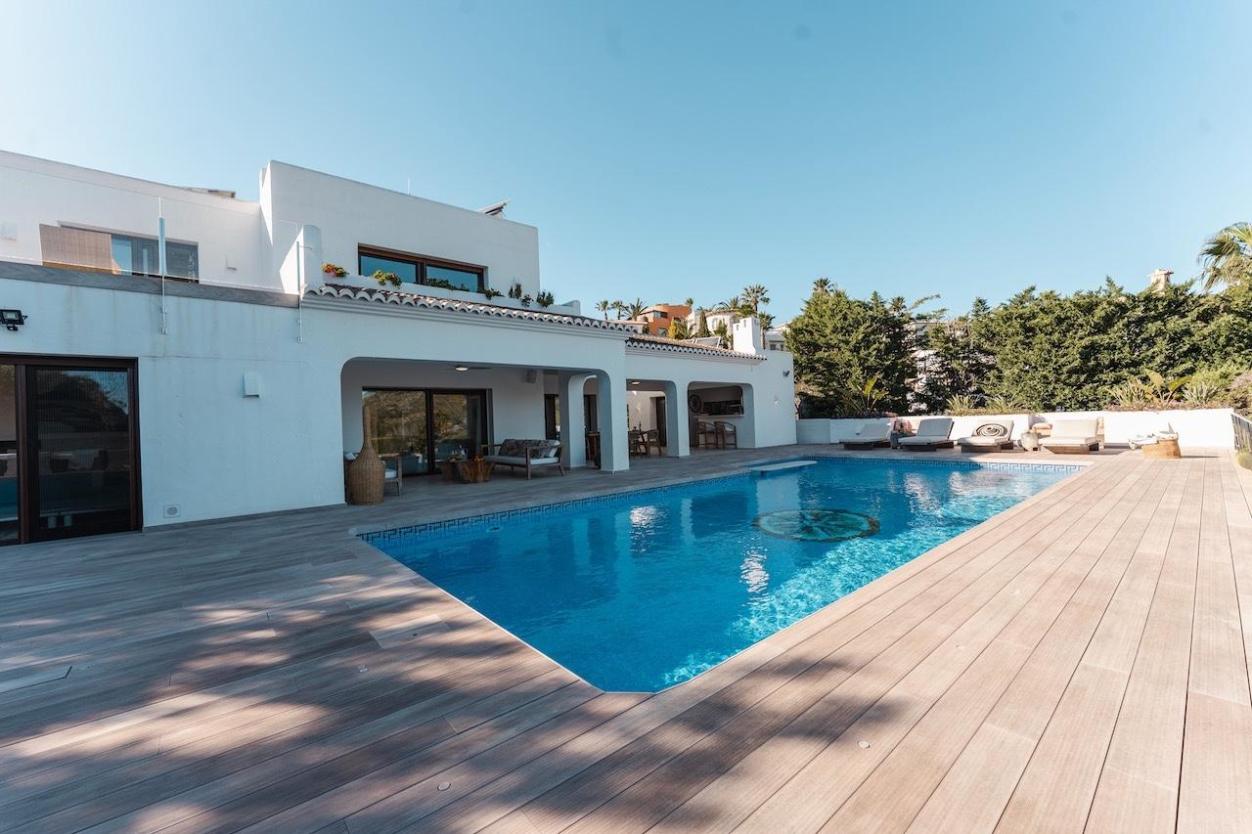6 bed villas in Moraira