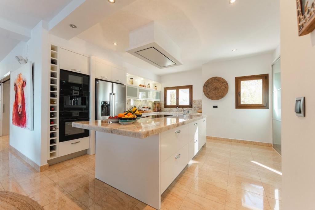 6 bed villas in Moraira