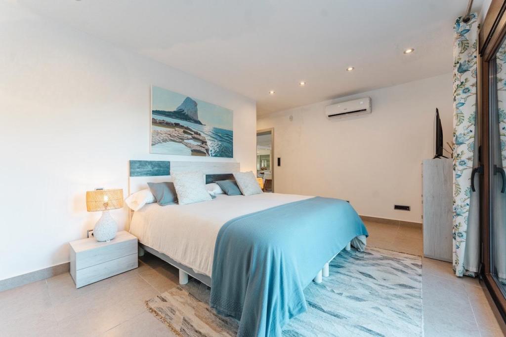 6 bed villas in Moraira