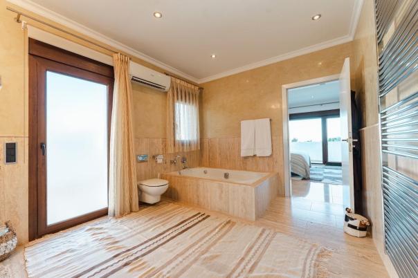 6 bed villas in Moraira