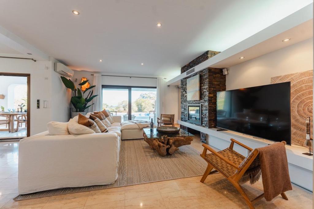 6 bed villas in Moraira