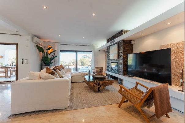 6 bed villas in Moraira