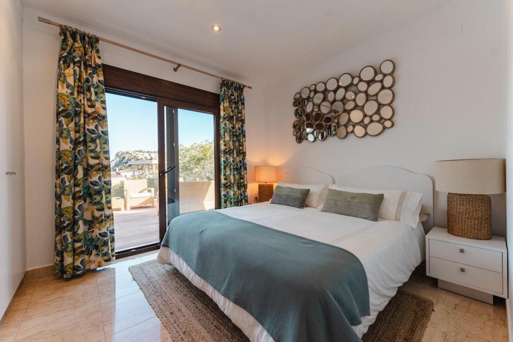 6 bed villas in Moraira