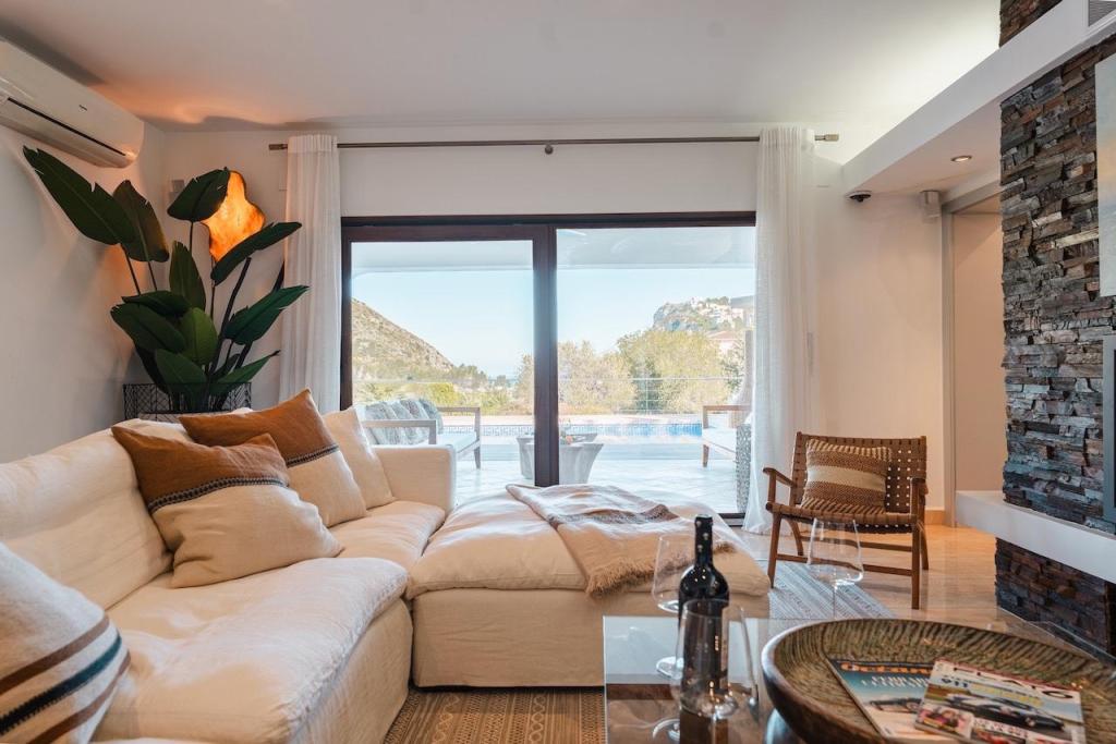 6 bed villas in Moraira
