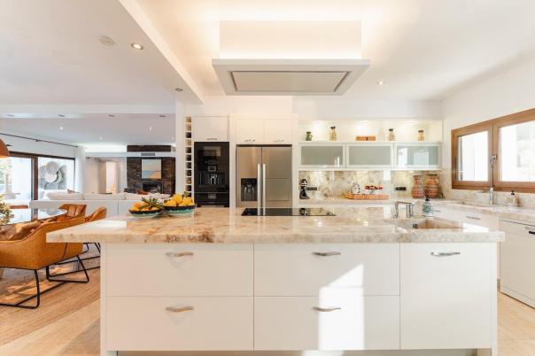 6 bed villas in Moraira
