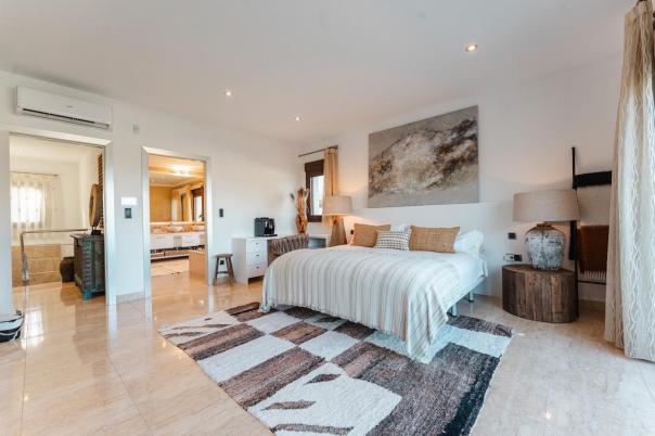 6 bed villas in Moraira
