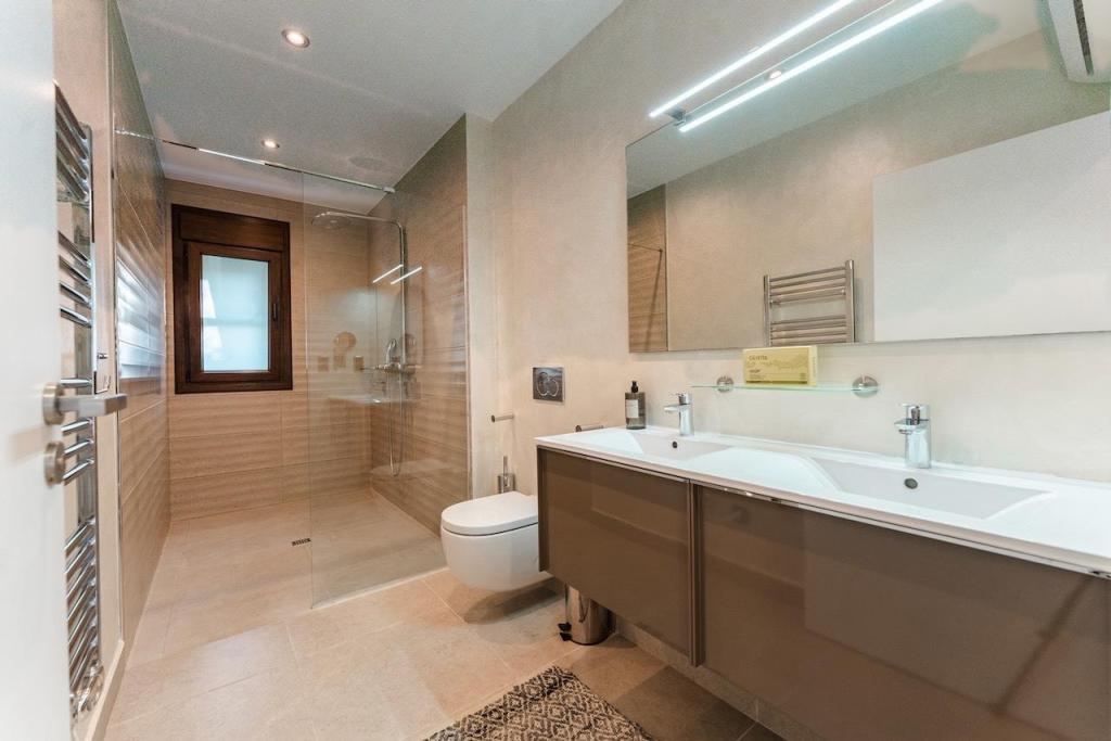 6 bed villas in Moraira