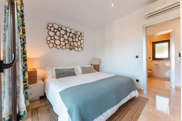 6 bed villas in Moraira