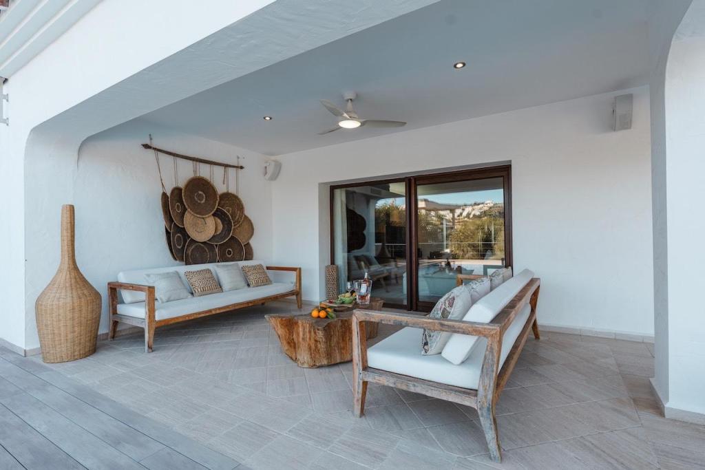 6 bed villas in Moraira
