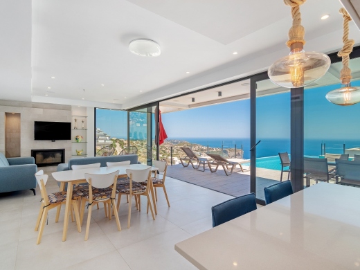 4 bed villa in Benitachell