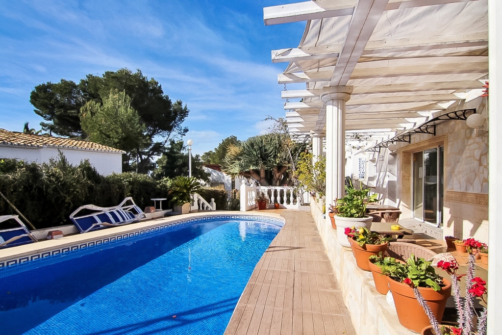 15 bed commercial premises in Calp