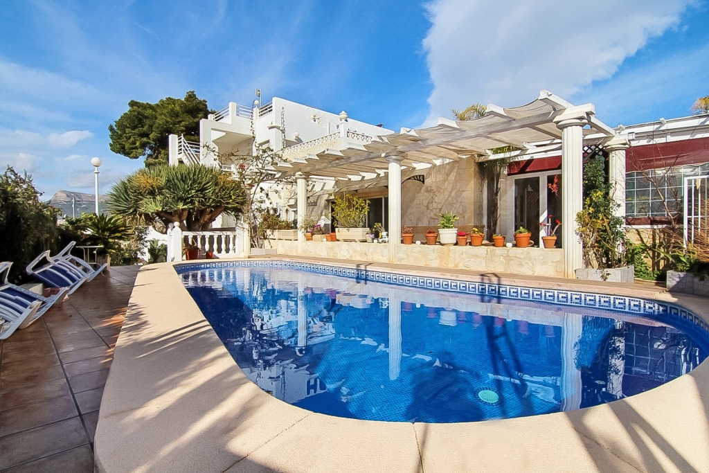 15 bed commercial premises in Calp