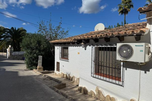 2 bed bungalow in Moraira