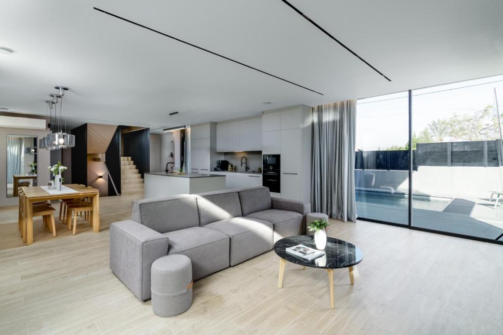 5 bed villa in Albir