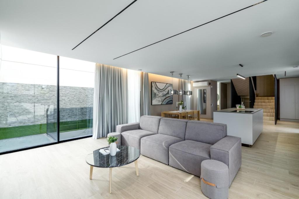 5 bed villa in Albir