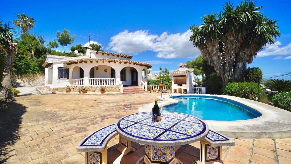 3 bed villas in Moraira