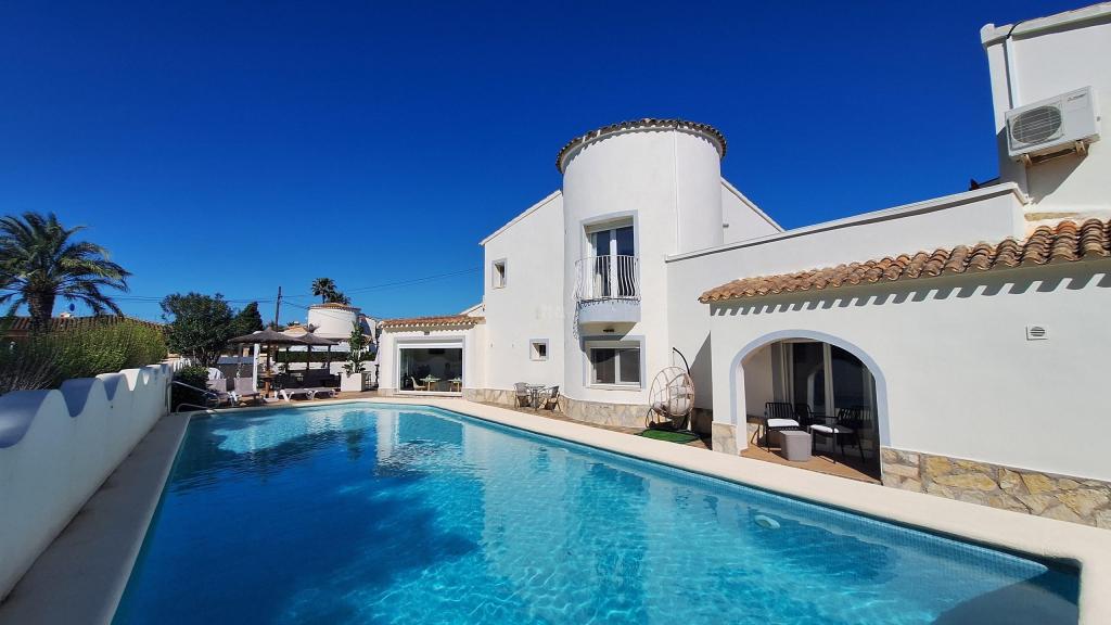 8 bed villa in Dénia