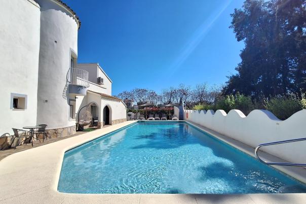 8 bed villa in Dénia