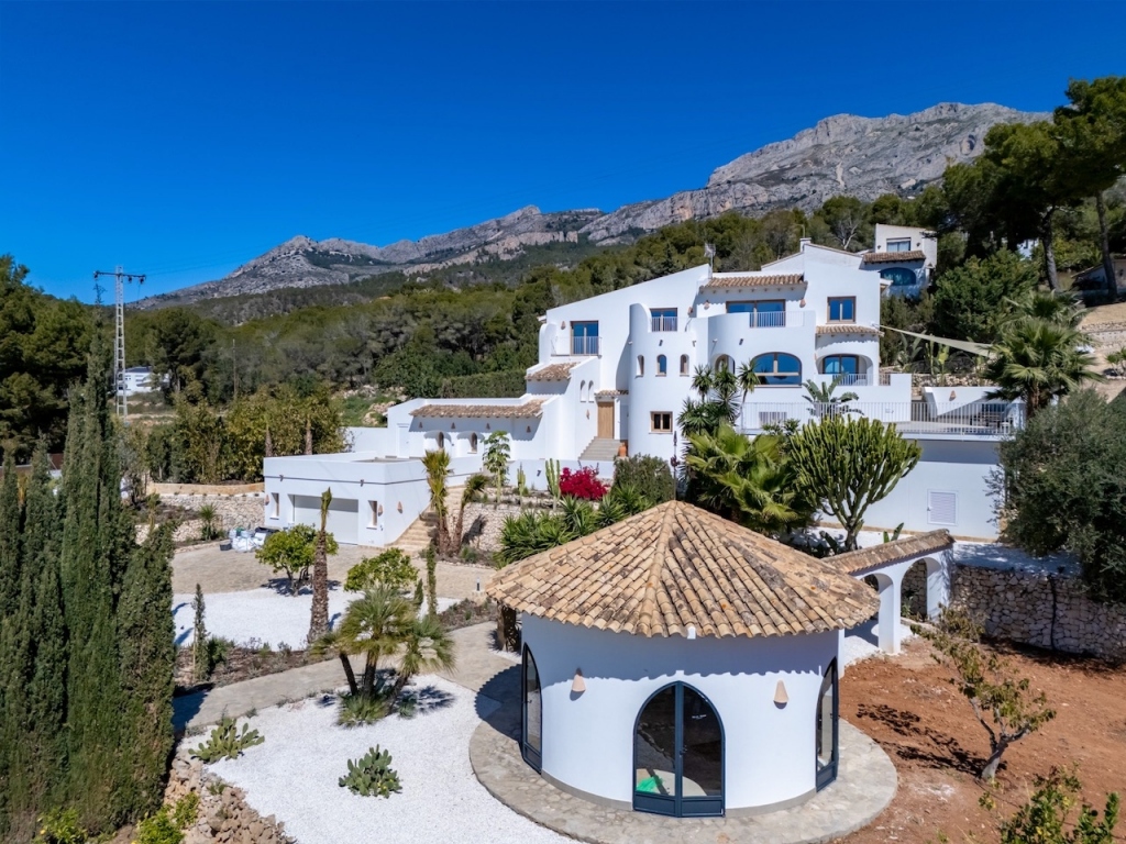 5 bed villas in Altea