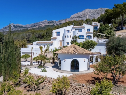 5 bed villas in Altea