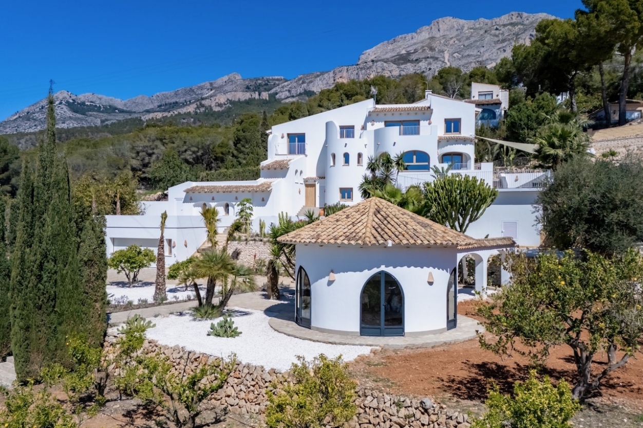 5 bed villas in Altea