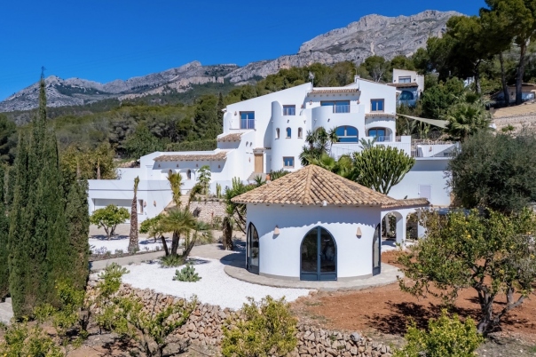 5 bed villas in Altea