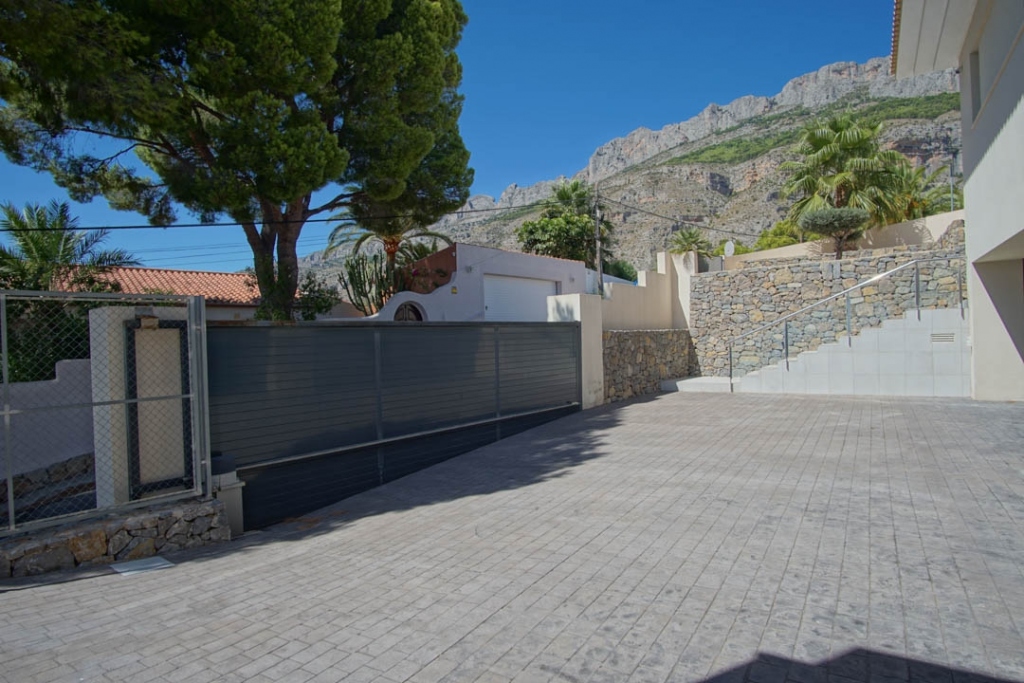 5 bed villa in Altea