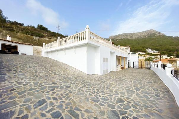 4 bed casa / chalet in Calpe