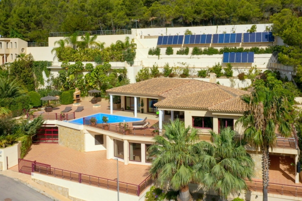 6 bed villa in Altea