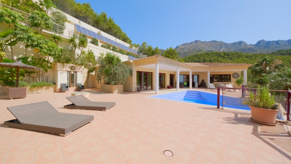 6 bed villa in Altea
