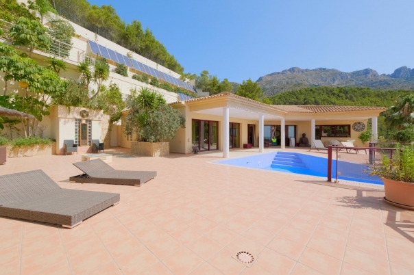 6 bed villa in Altea
