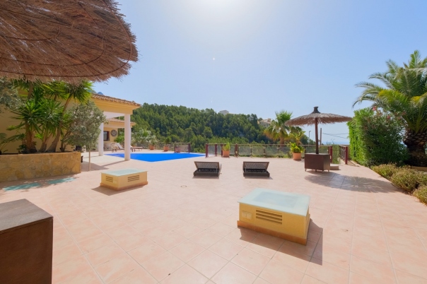 6 bed villa in Altea