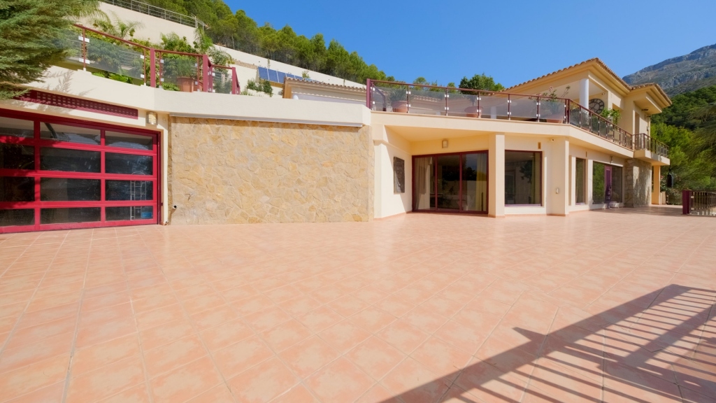 6 bed villa in Altea