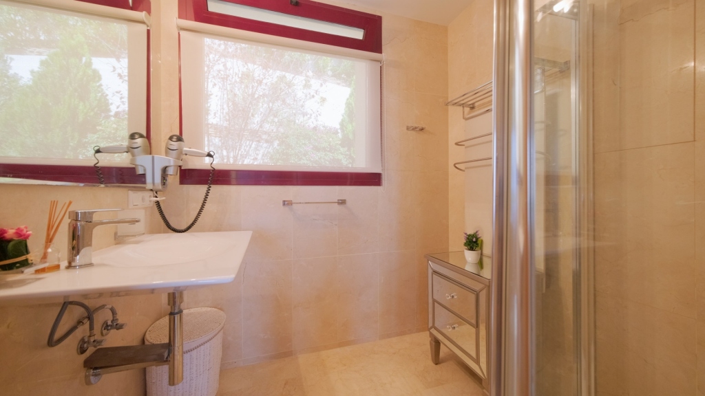 6 bed villa in Altea