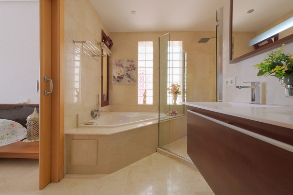 6 bed villa in Altea