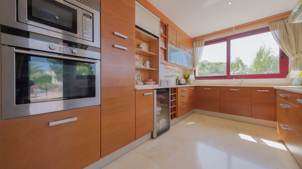 6 bed villa in Altea