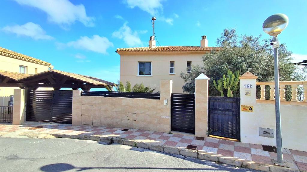 4 bed semi-detached in Santa Pola