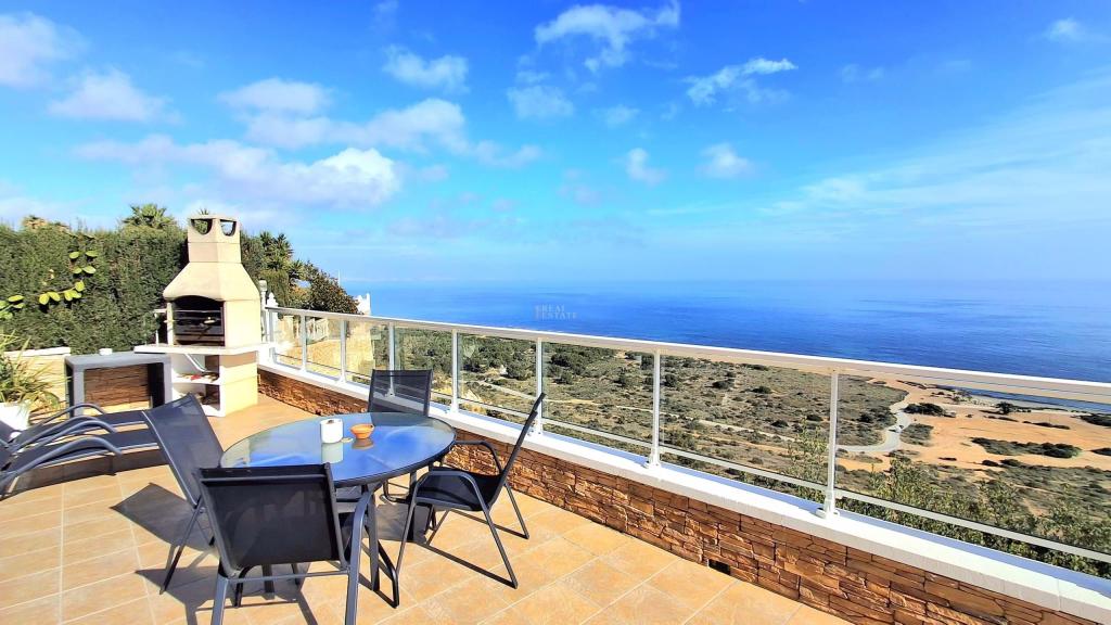 4 bed semi-detached in Santa Pola