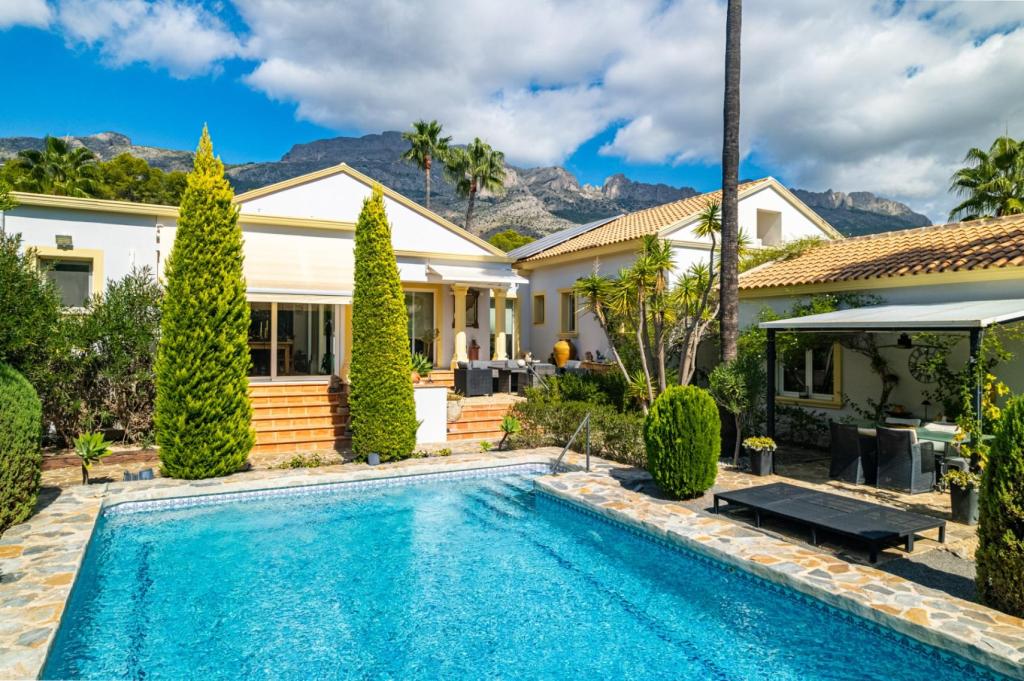 4 bed villa in Altea