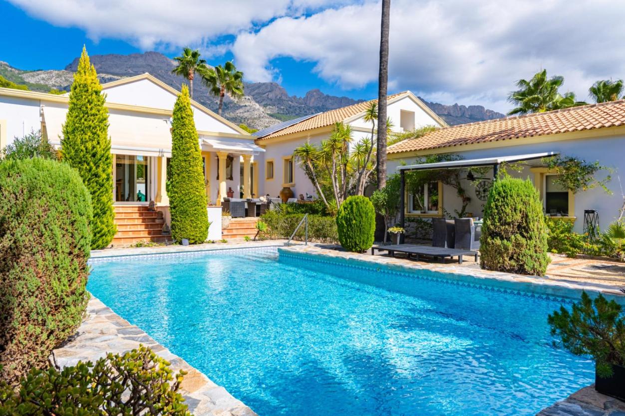 4 bed villa in Altea