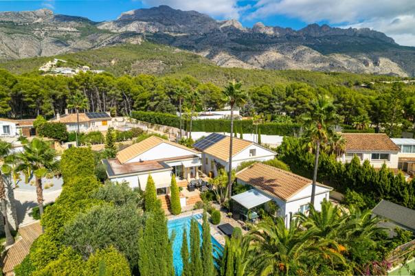 4 bed villa in Altea