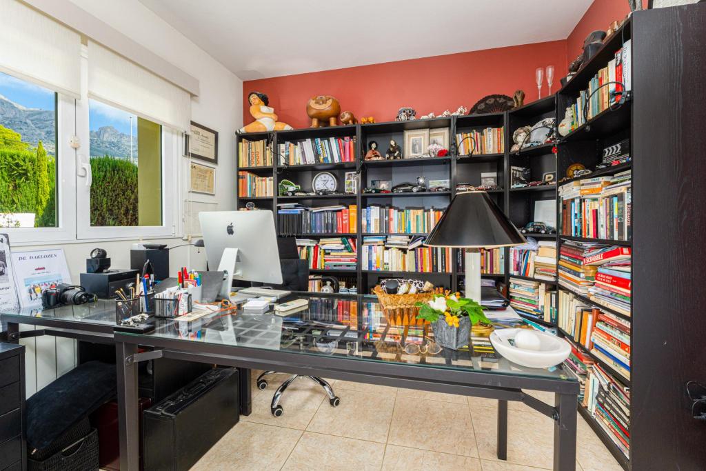 4 bed villa in Altea